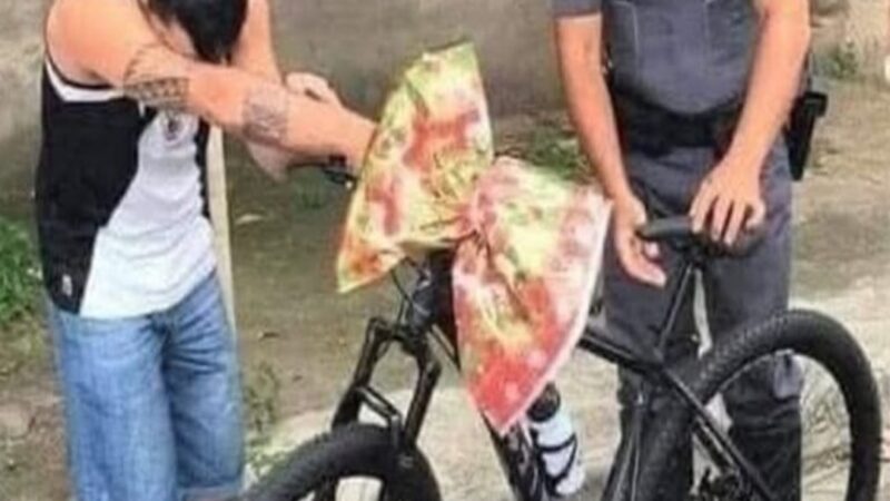 More Than a Bicycle: How a Simple Act of Kindness from Police Officers Gave a Young Father His Dignity Back