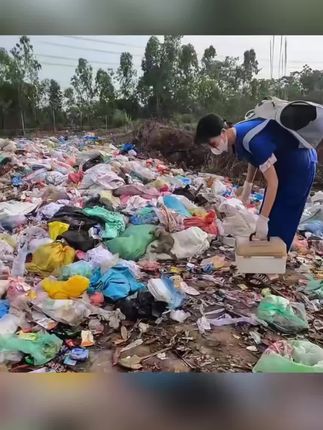 Tiny Kitten Found Dying in a Trash Heap Covered in Dirt and Flies, but One Emergency Call Changed Everything